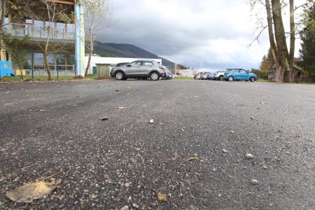 ASFALTIRANO PARKIRIŠČE PRI VRTCU CERKNICA 04 FOTO LJUBO VUKELIČ